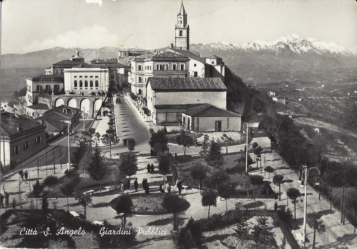 0069 CITTASANTANGELO GIARDINI PUBBLICI FRONTE